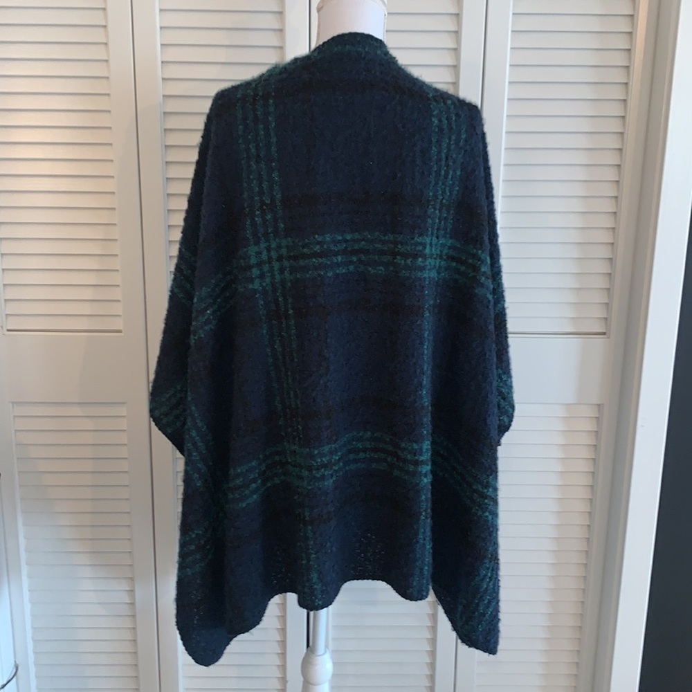 Woolrich Women’s Blue Green Black Plaid Poncho Shawl Wrap One Size Fits All - Picture 3 of 8
